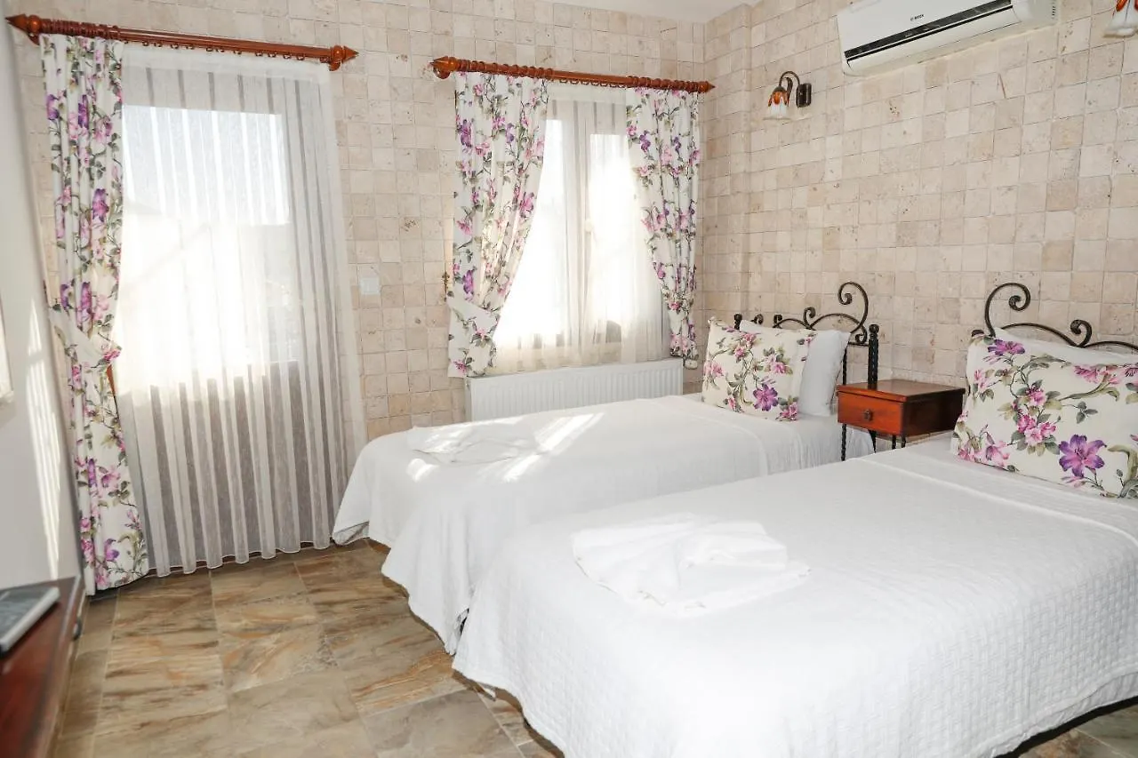 Villa Lotus Butik Otel セェフェリヒサール ホームステイ